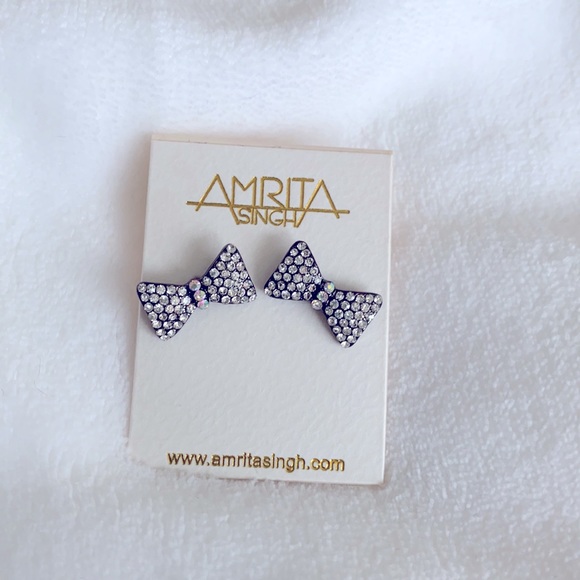 Amrita Singh Bow Tie stud earrings - Picture 3 of 4